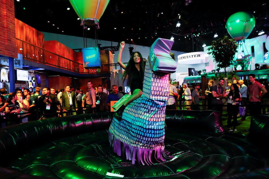 El «streaming» y otras vías de futuro para el sector de los videojuegos han sido protagonistas destacados en la feria E3, que cierra este jueves sus puertas en Los Ángeles.