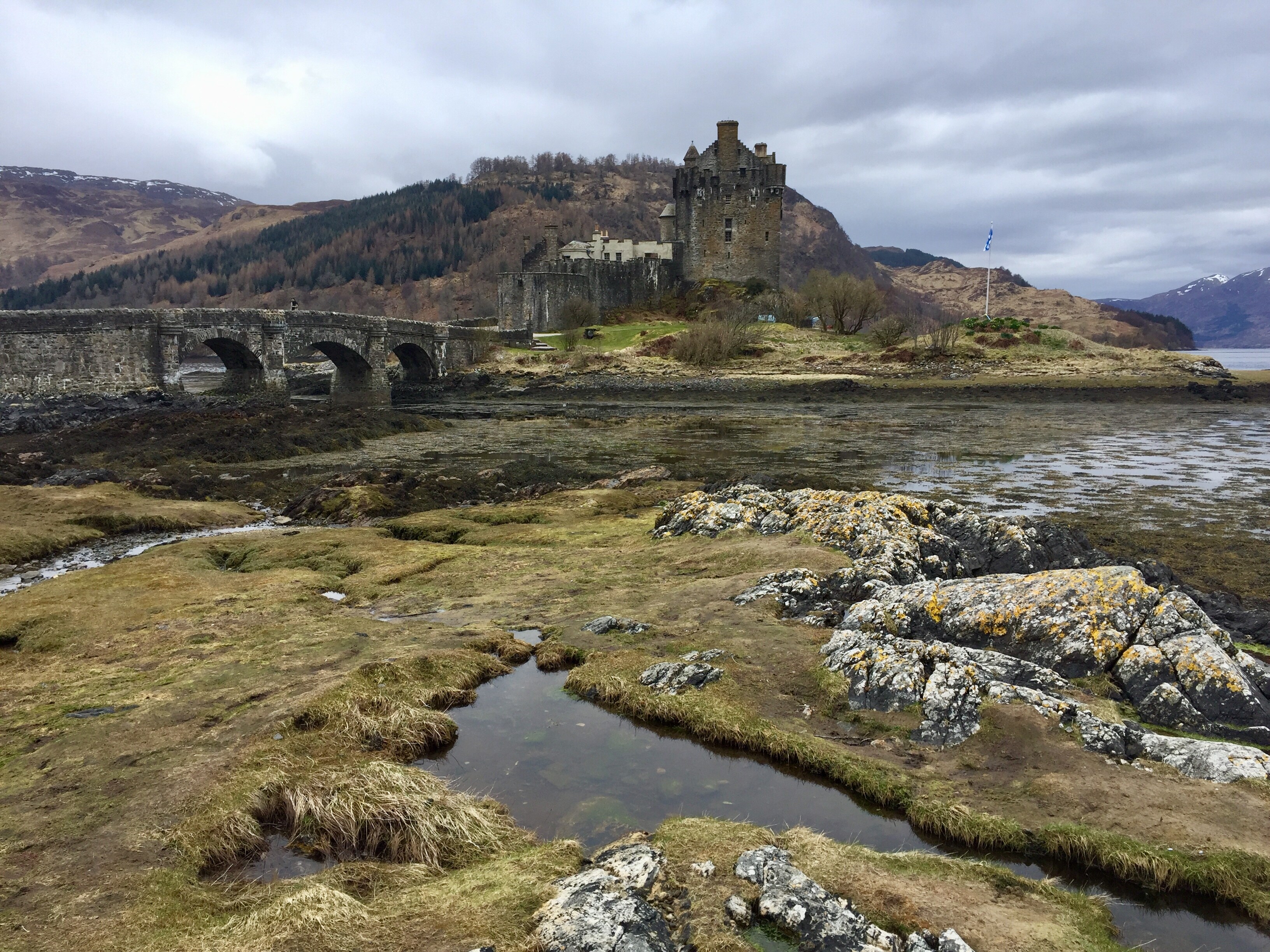 Las tierras altas escocesas combinan paisajes majestuosos con zonas inhóspitas y deshabitadas que han contribuido a forjar el carácter duro y fuerte de sus habitantes