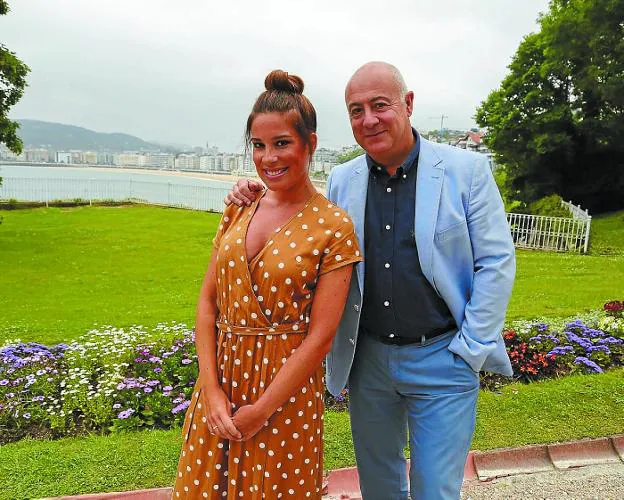 Laura Chamorro y Juan Mari Mañero presentarán en verano el programa 'Contigo en la playa'. 