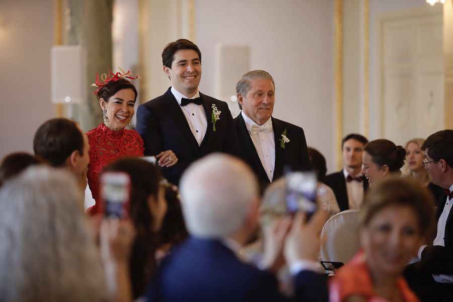 Una iraní y un venezolano han celebrado la ceremonia de su boda por el rito persa en el Hotel María Cristina. Ella es Rana Novini, reportera de la NBC.