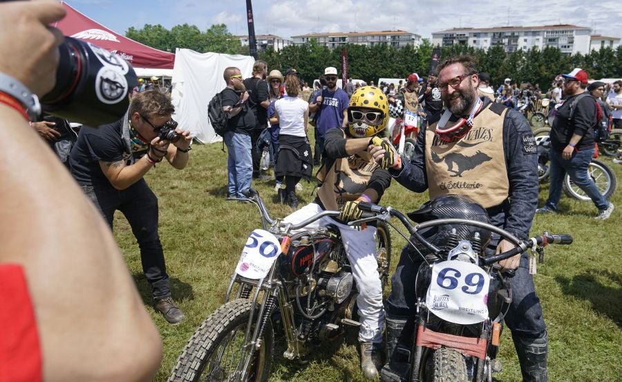 Dentro del hipódromo se ha desarrollado la prueba 'Flat Track', una carrera disputada en circuito de tierra cuya agresividad deja fuera los menos valientes. 