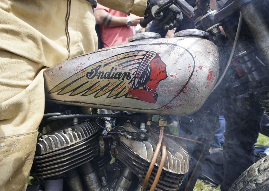 Dentro del hipódromo se ha desarrollado la prueba 'Flat Track', una carrera disputada en circuito de tierra cuya agresividad deja fuera los menos valientes. 