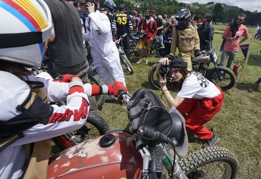 Dentro del hipódromo se ha desarrollado la prueba 'Flat Track', una carrera disputada en circuito de tierra cuya agresividad deja fuera los menos valientes. 