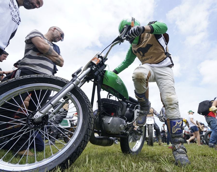 Dentro del hipódromo se ha desarrollado la prueba 'Flat Track', una carrera disputada en circuito de tierra cuya agresividad deja fuera los menos valientes. 