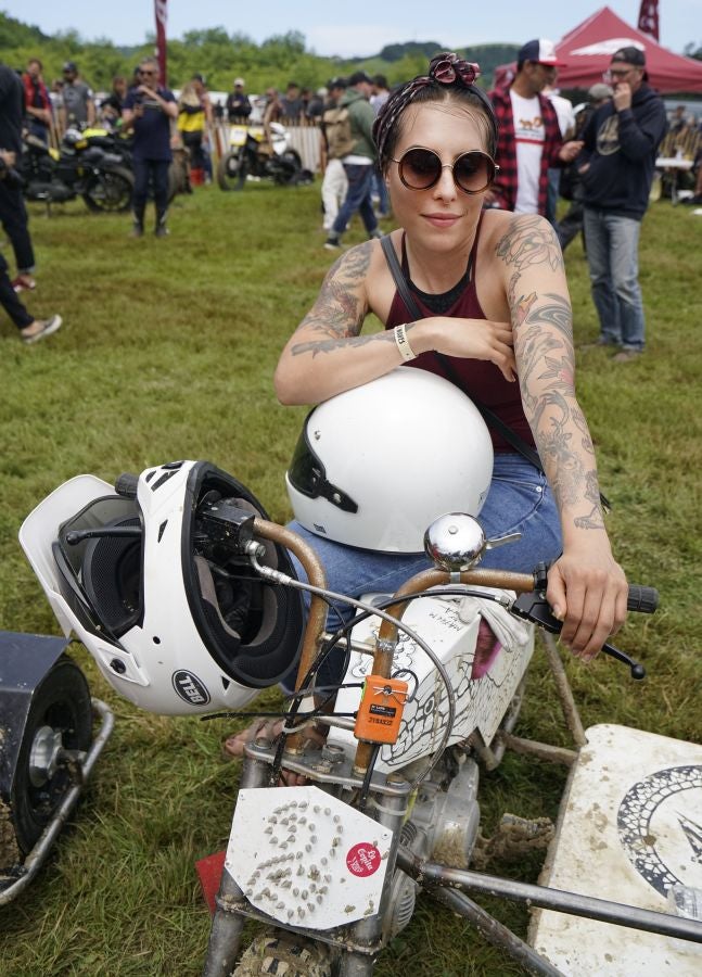 Dentro del hipódromo se ha desarrollado la prueba 'Flat Track', una carrera disputada en circuito de tierra cuya agresividad deja fuera los menos valientes. 