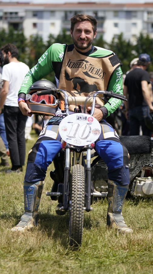 Dentro del hipódromo se ha desarrollado la prueba 'Flat Track', una carrera disputada en circuito de tierra cuya agresividad deja fuera los menos valientes. 