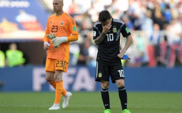 Messi se lamenta al final del partido.