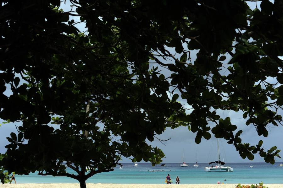 Las interminables playas paradisíacas de la Rivera Maya, Punta Cana o Varadero se imponen por su atractivo con kilómetros de arena blanca y fina, aguas cristalinas y de un azul turquesa intenso