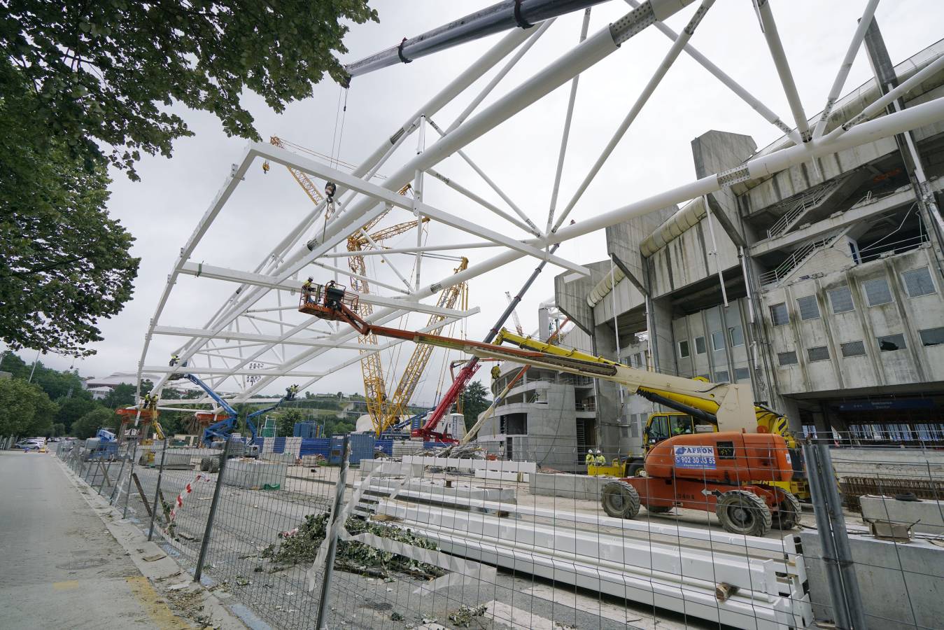 El nuevo campo de la Real Sociedad continúa su transformación.