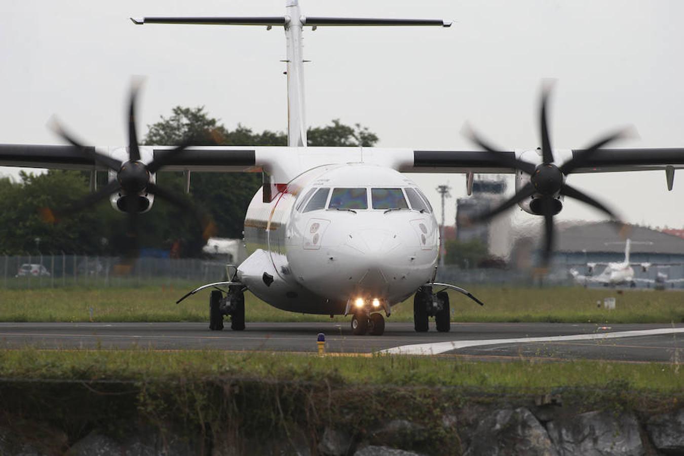 La modificación del sistema de aproximación dispara los desvíos y cancelaciones en el aeropuerto de Hondarribia. En la primera mitad de junio afectó al 43% de vuelos y en mayo al 33,1%