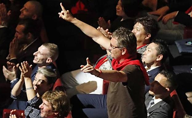 Andoni Luis Aduriz celebra su noveno puesto en el Palacio Euskalduna de Bilbao. 