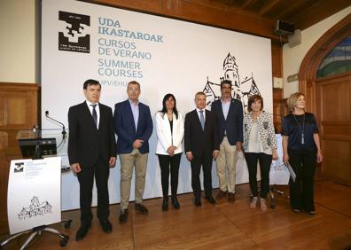 Imagen secundaria 1 - Tres momentos del acto.