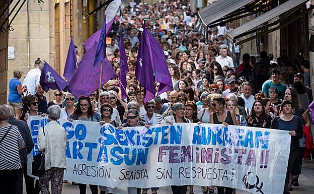 Galería. Miles de personas han mostrado en Gipuzkoa su rechazo a la libertad provisional para 'La Manada'