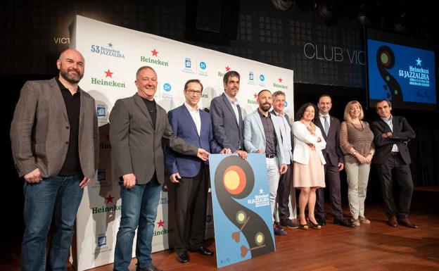 Representantes institucionales y del certamen, en el acto celebrado en San Sebastián