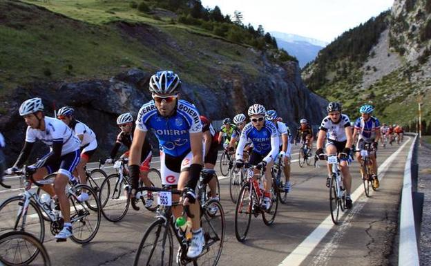 Más de mil cicloturistas guipuzcoanos en la Quebrantahuesos