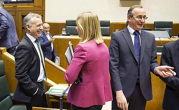 Iñigo Urkullu y Alfonso Alonso en un pleno del Parlamento Vasco. 