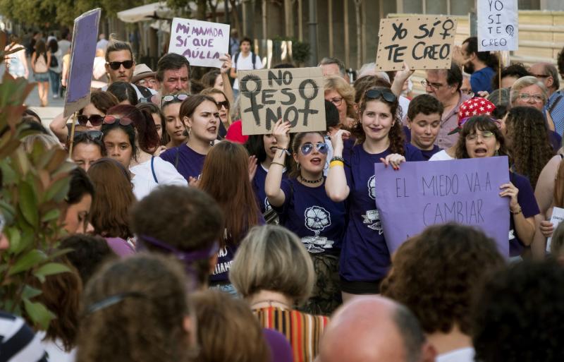 Decenas de asociaciones feministas convocan a la ciudadanía contra el sistema judicial «que ampara a violadores y desprotege a las mujeres»