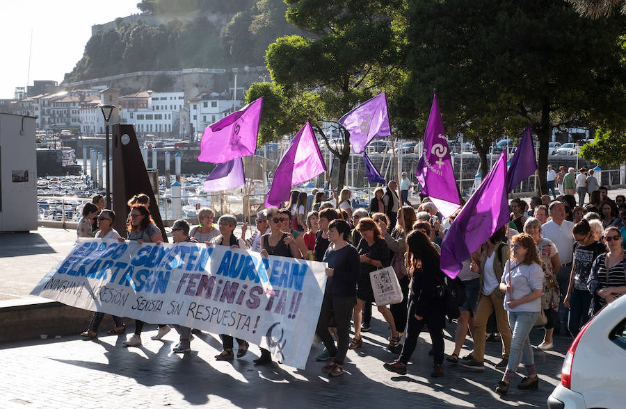 Miles de personas han salido este viernes a las calles en las principales localidades de Gipuzkoa para protestar por la libertad provisional de los cinco miembros de 'La Manada', que ya han abandonado la cárcel.