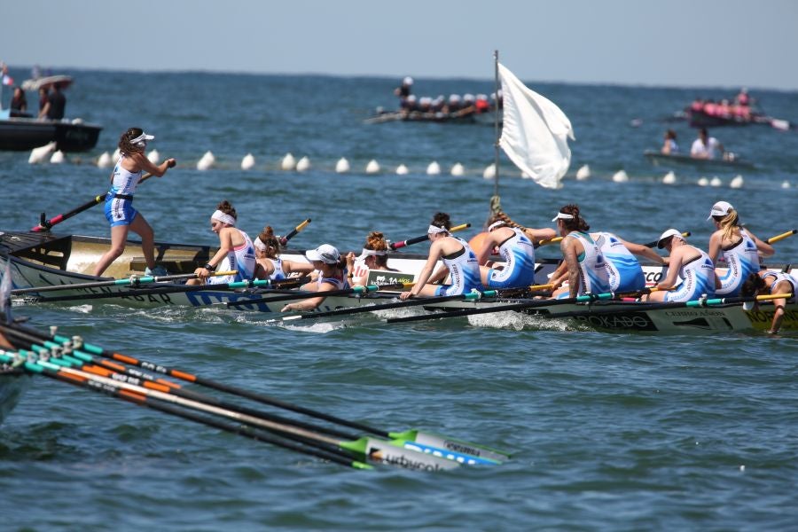 Las bateleras superan a la Txiki en 13.52 y Arraun Lagunak y Hondarribia se hacen fuertes por detrás