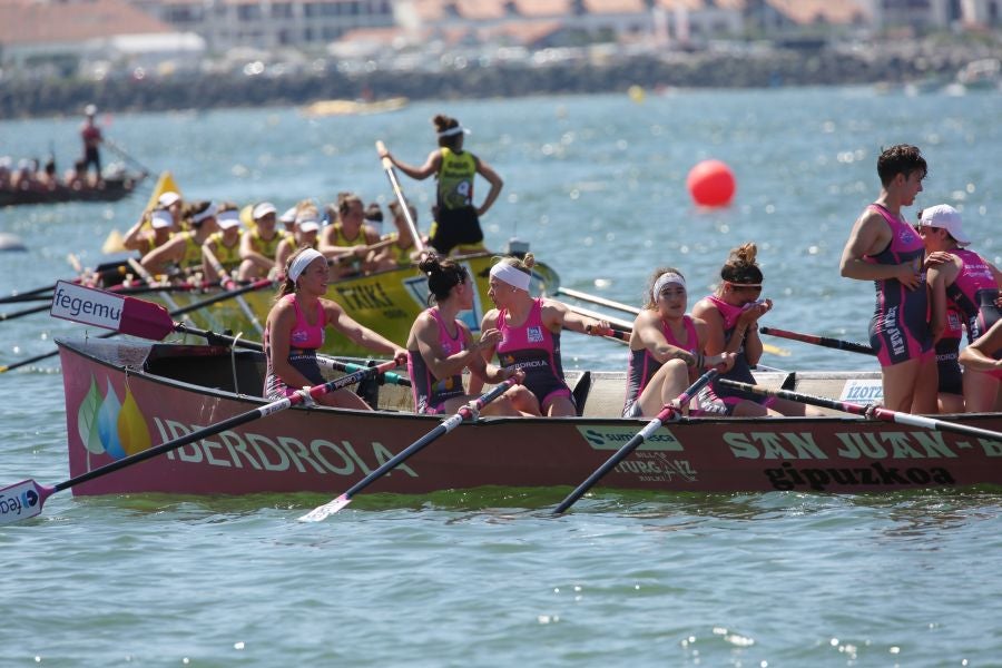 Las bateleras superan a la Txiki en 13.52 y Arraun Lagunak y Hondarribia se hacen fuertes por detrás