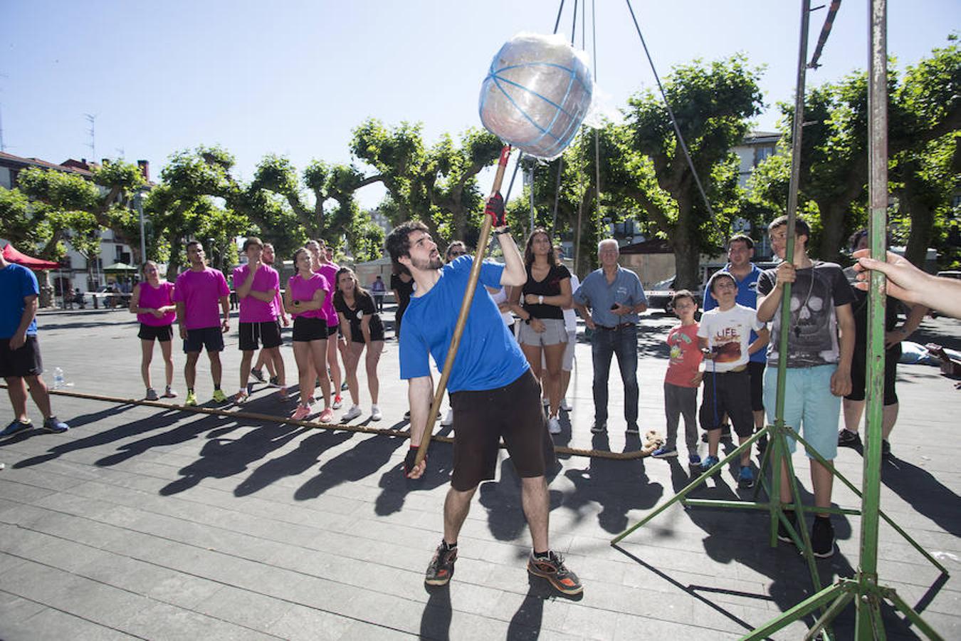 La comida de cuadrillas y diferentes actividades sirvieron de aperitivo para el arranque de las fiestas
