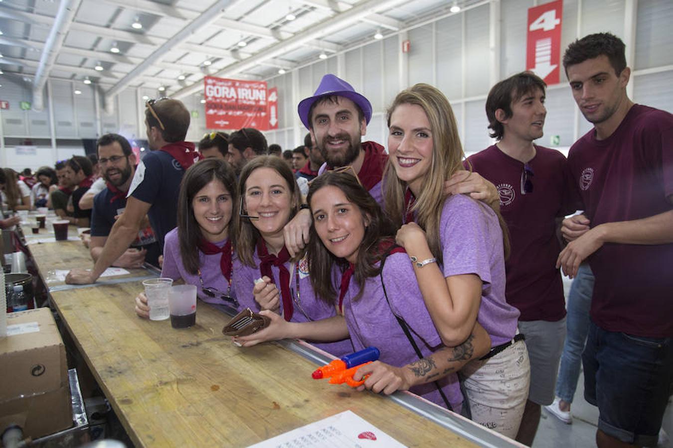 La comida de cuadrillas y diferentes actividades sirvieron de aperitivo para el arranque de las fiestas