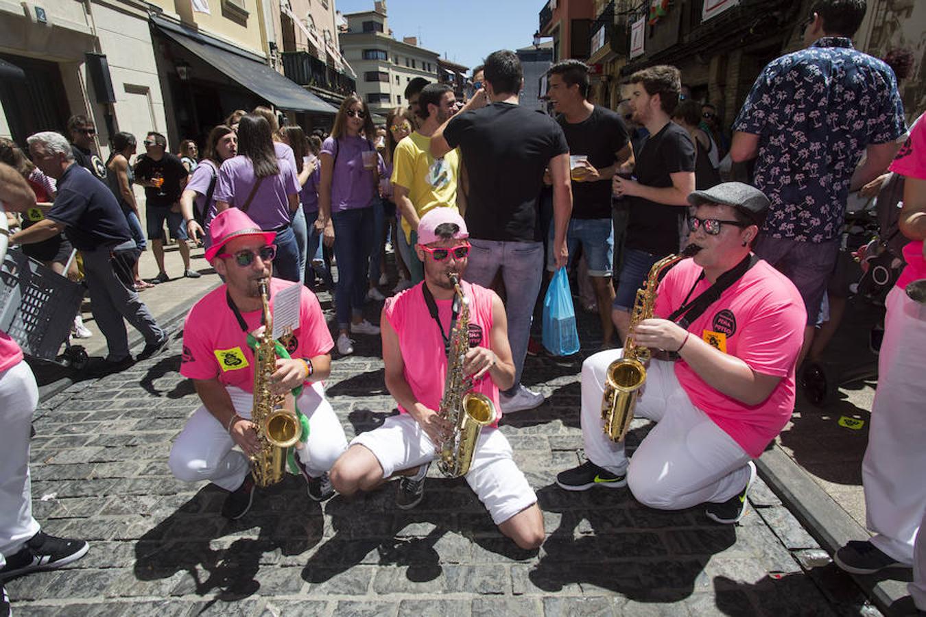 La comida de cuadrillas y diferentes actividades sirvieron de aperitivo para el arranque de las fiestas