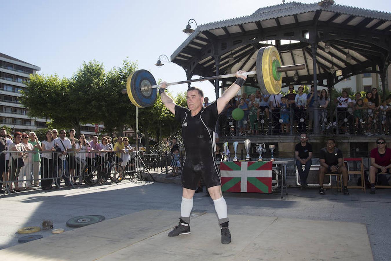 La comida de cuadrillas y diferentes actividades sirvieron de aperitivo para el arranque de las fiestas
