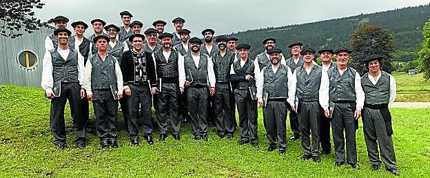 Easo. Miembros del coro se fotografían en Suiza durante el encuentro internacional.