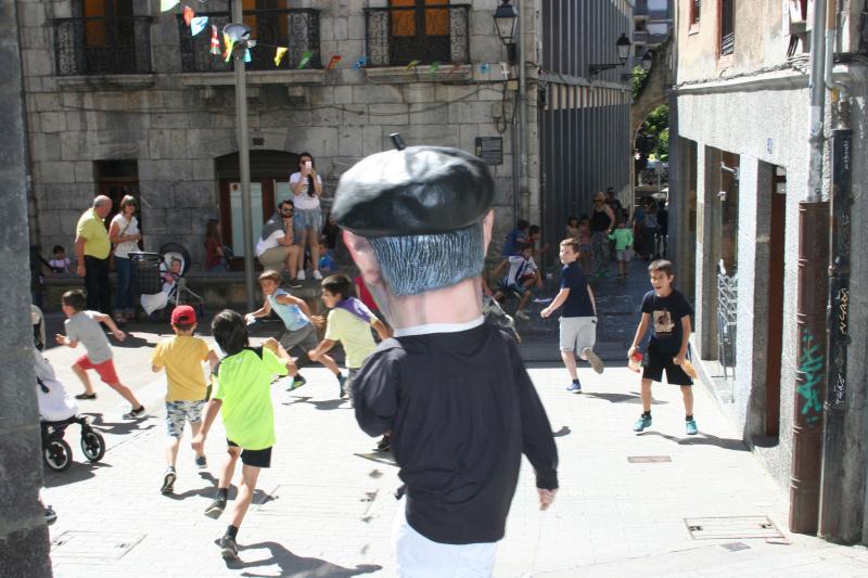 Las calles del municipio se llenan de alegría y música por la celebración de los Sanjuanes. 