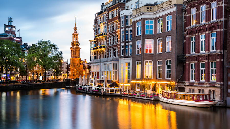 Ámsterdam. La oferta de los aeródromos de Euskadi crece y mucho durante la temporada estival. 