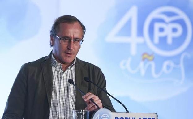 El líder del PP vasco Alfonso Alonso acusa al presidente Pedro Sánchez de «sembrar vientos» con sus acuerdos con el lehendakari Iñigo Urkullu