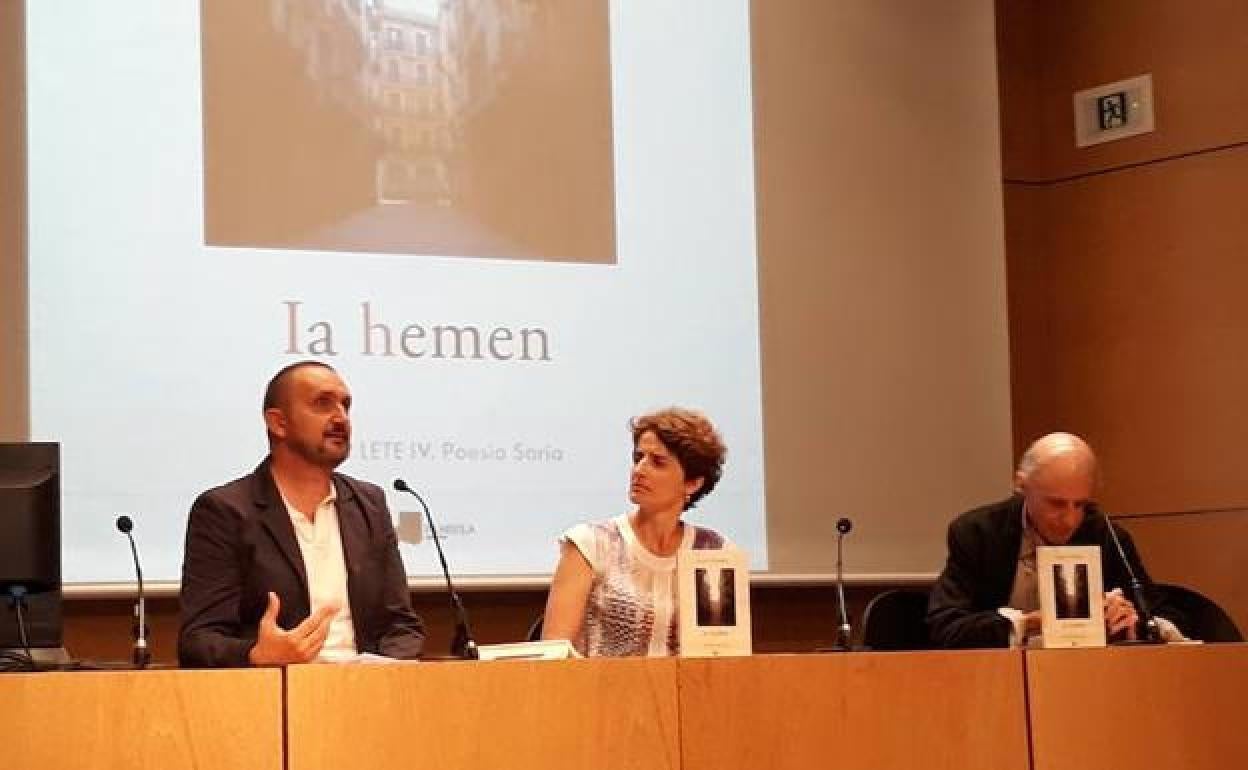 Juanjo Olasagarre, Mari Jose Telleria (Aldundia) eta Jose Angel Irigaray (Pamiela)