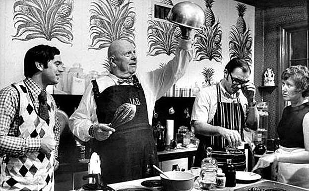 El cocinero James Beard, segundo por la izquierda.