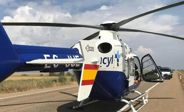 El helicóptero del Sacyl, en el lugar del accidente.