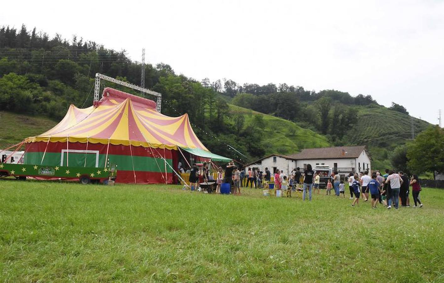 El primer circo vasco de carácter itinerante ha cumplido dos funciones de éxito en la localidad goierritarra