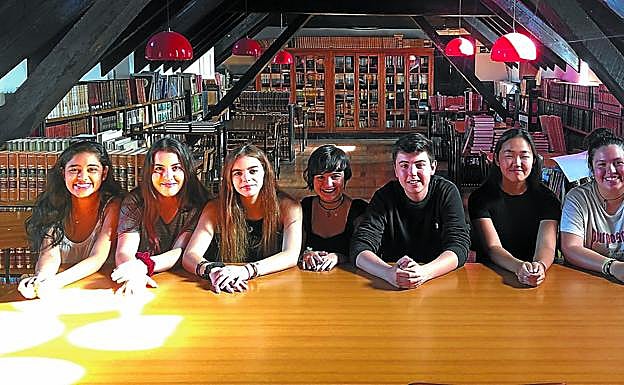 El equipo de 8 estudiantes de 1º de Bachiller de La Asunción ganador del concurso. 