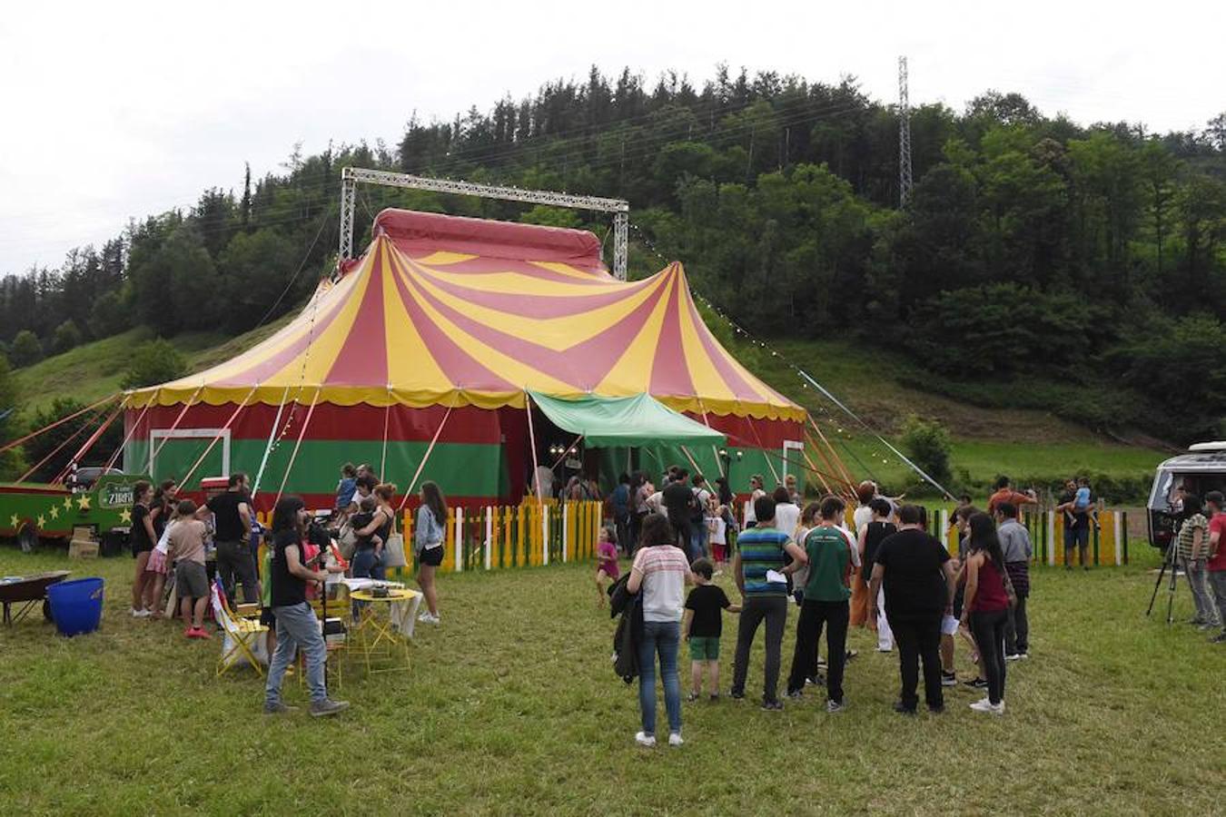 El primer circo vasco de carácter itinerante ha cumplido dos funciones de éxito en la localidad goierritarra