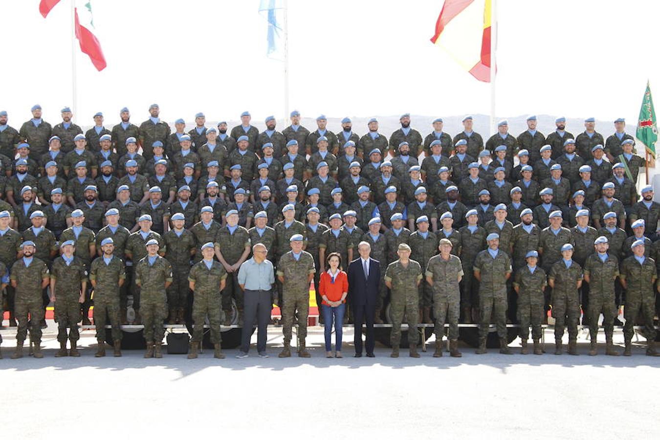 Margarita Robles visita dos puestos de vigilancia estratégicos claves dentro del despliegue de UNIFIL