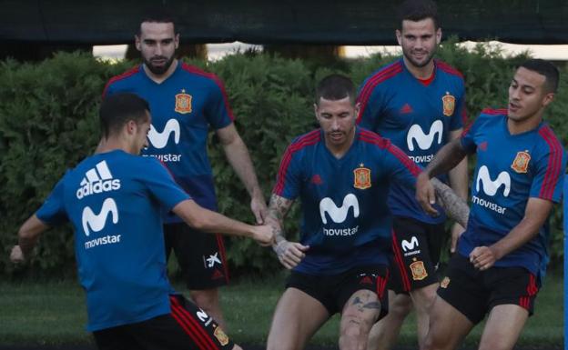 Los jugadores de la selección española, preparando el duelo ante Rusia. 