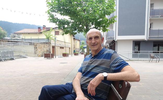 «Solo pienso en disfrutar de la vida, soy un hombre nuevo», afirma el legazpiarra Jesús Giné, que tiene hepatitis c