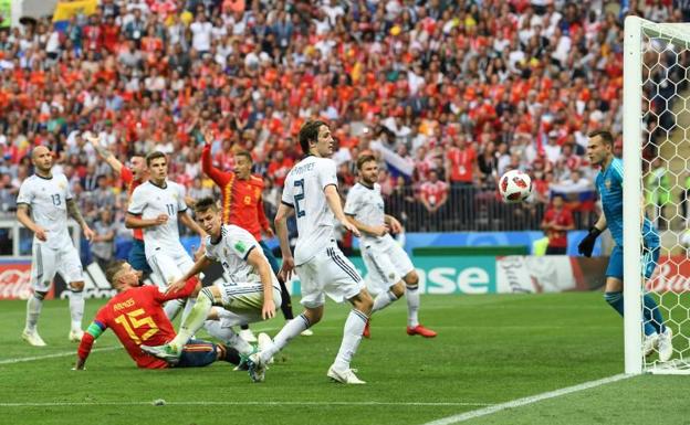 Sergio Ramos, durante el forcejeo con Kutepov. 