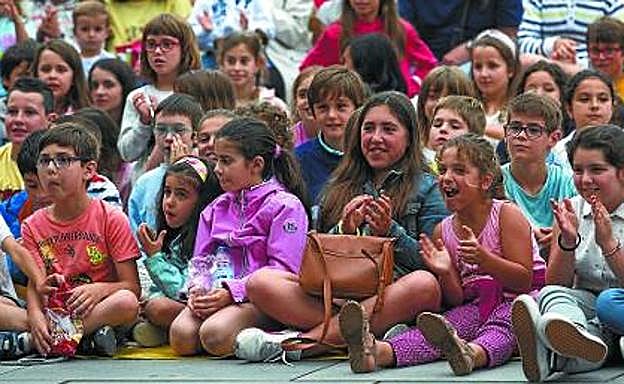 Pequeños y mayores. Si bien los más jóvenes encuentran siempre más oportunidades, el programa ha atendido a todas las edades. 