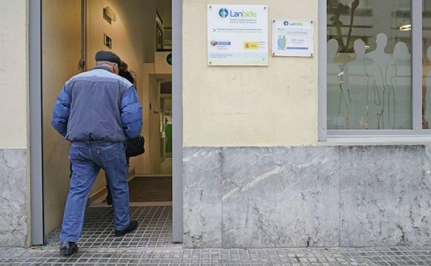 El paro baja en 990 personas en Gipuzkoa en un junio histórico para el empleo en España