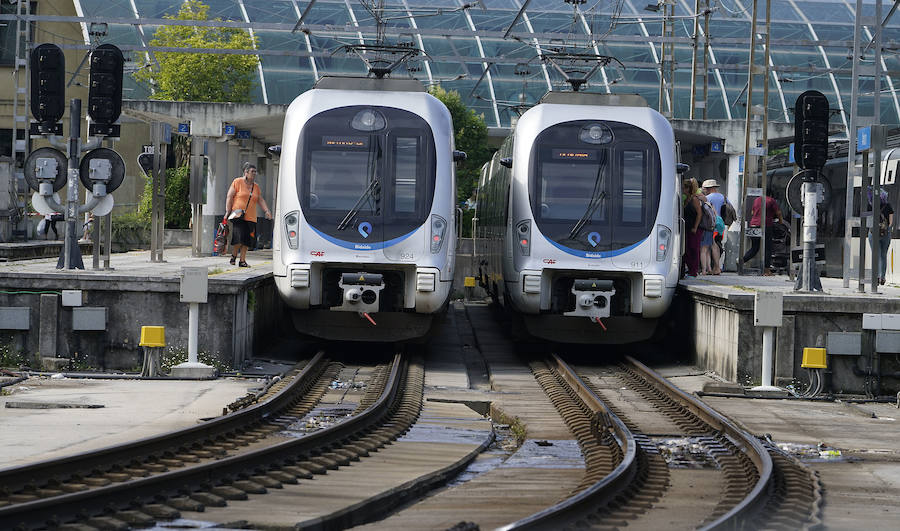 Este martes se ha dado el primer paso para la futura urbanización de la playa de vías de Amara-Easo que quedará libre cuando concluyan las obras de la variante del Topo. El Gobierno Vasco y el Ayuntamiento de San Sebastián han rubricado un convenio. Se prevé que dentro de cuatro años, una vez que finalicen las obras de soterramiento de la línea Hendaia-San Sebastián-Lasarte/Oria de Euskotren, conocida como 'Topo', se empiece a actuar sobre el citado espacio con una superficie de 21.000 metros cuadrados entre la plaza Easo y el ámbito de Morlans.