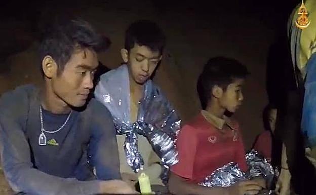 Tailandia prepara la delicada evacuación de los niños atrapados en una cueva