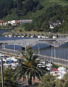 Imagen secundaria 2 - No ha habido que lamentar heridos tras la caída de parte del puente. 