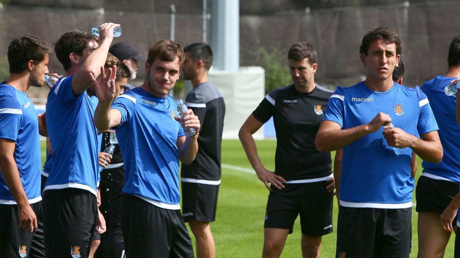 Después de la primera jornada de trabajo de ayer, el plantel ha cambiado las tornas y los que ayer realizaron las pruebas médicas en Policlínica han acudido a Zubieta.