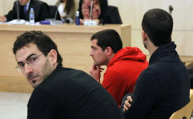 Jurdan Martitegi , a la izquierda, durante un juicio