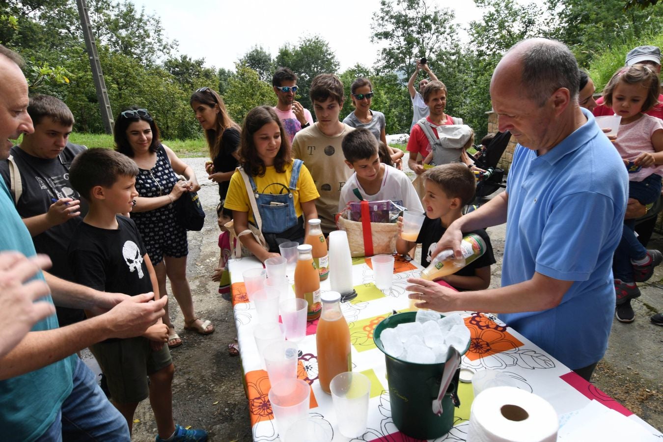 «Ongi etorri baserrira!» es una iniciativa de puertas abiertas que permite visitar caseríos guipuzcoanos y ver cómo es su día a día trabajando